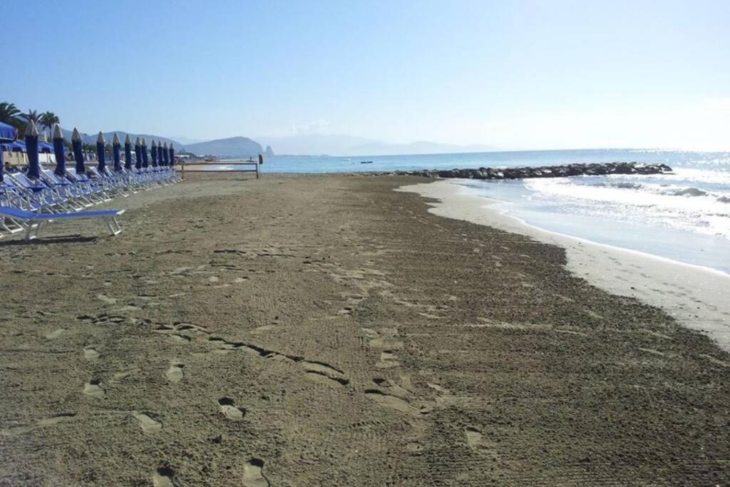 Appartamento A Pochi Passi Dal Mare Con Servizio Spiaggia Incluso Terracina Exterior photo